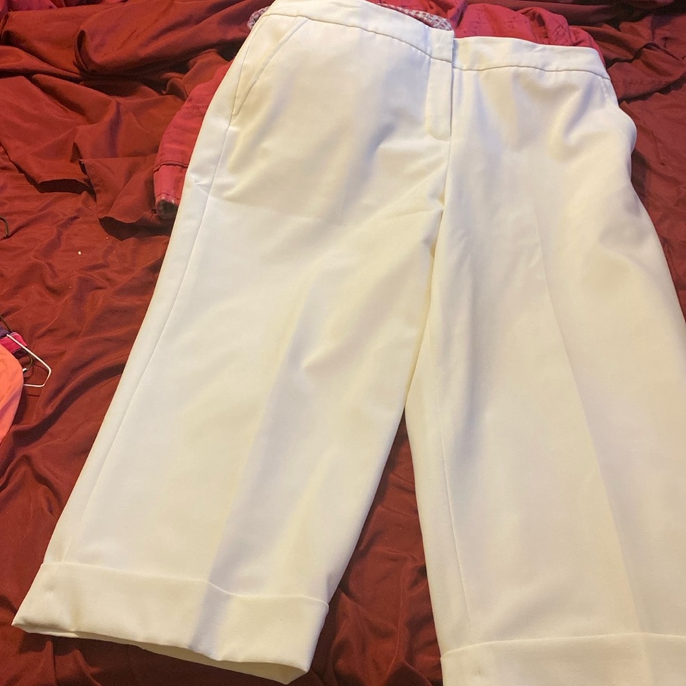 White trouser like capris size 14